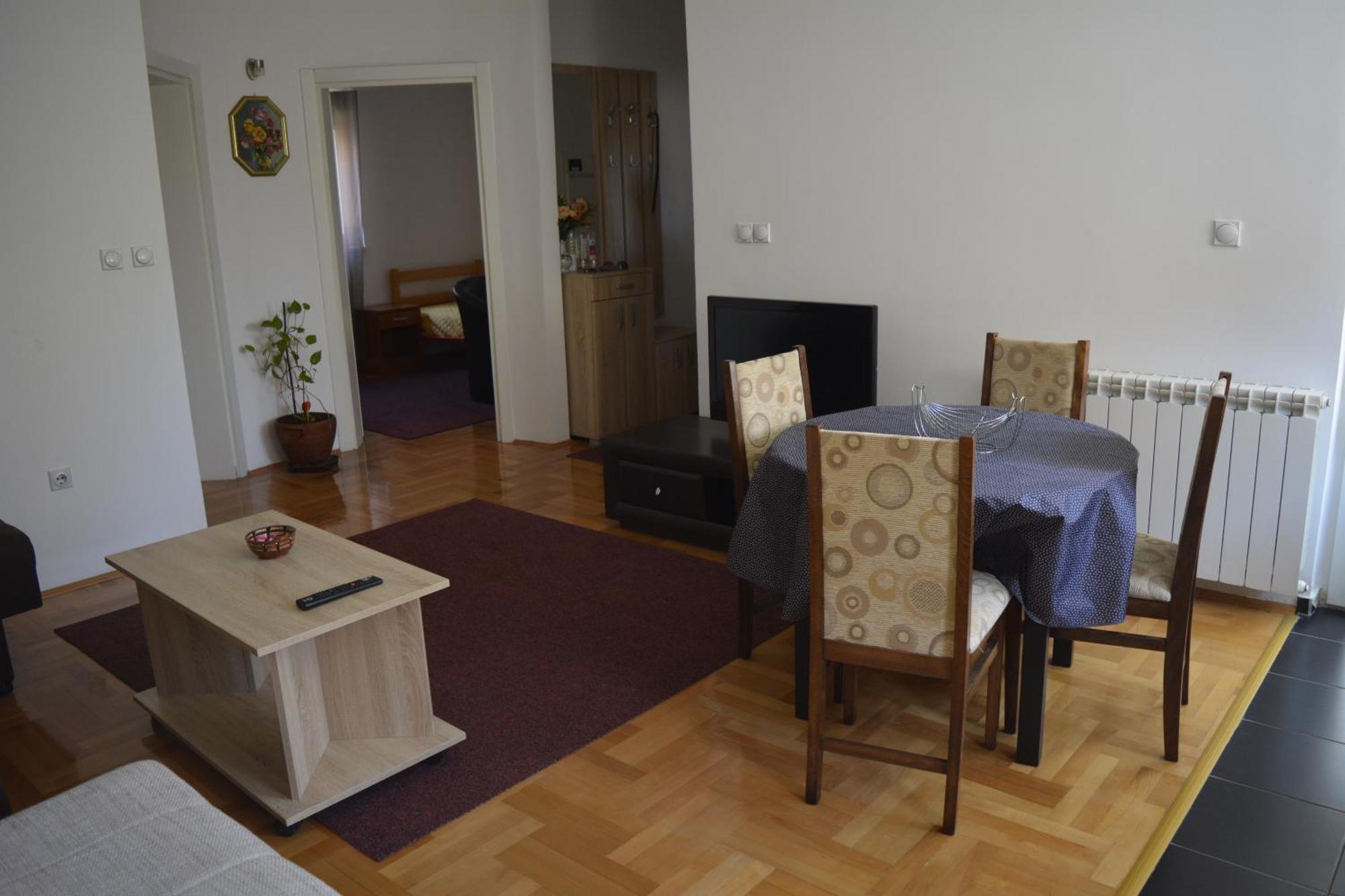 Apartman ピロト エクステリア 写真